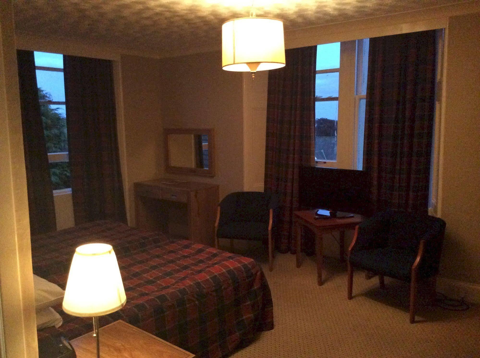 Taychreggan Hotel Dundee Eksteriør billede